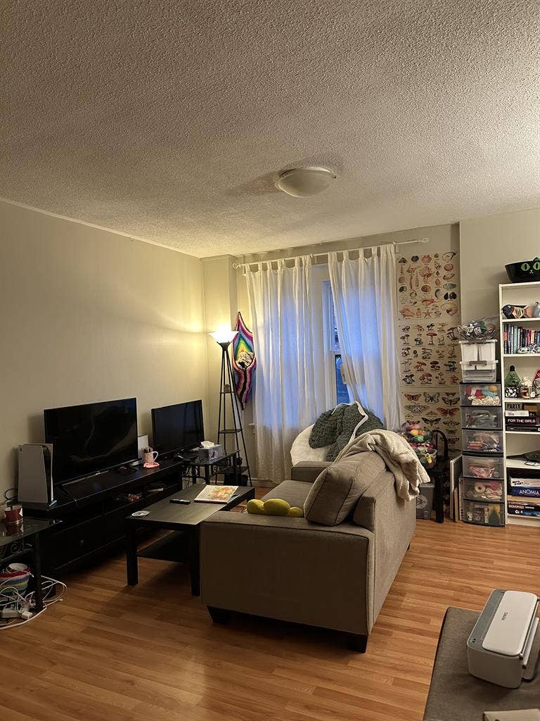 Room for Rent – The Junction