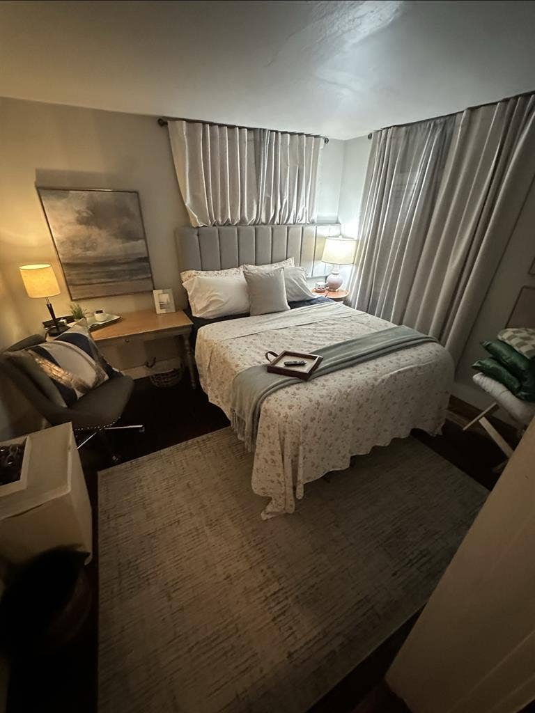 Furnished queen room