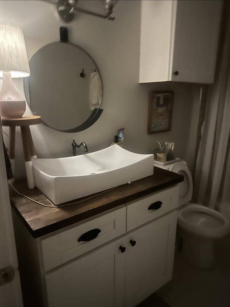 Furnished queen room