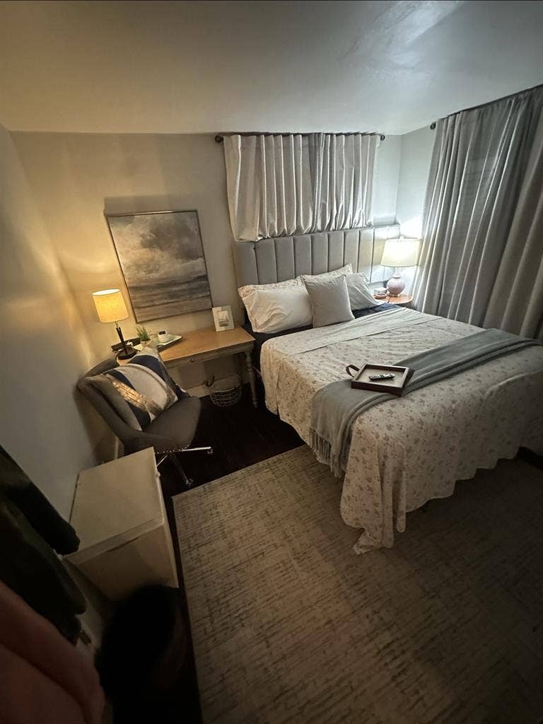 Furnished queen room