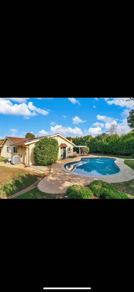 Private Room/Bath - Available