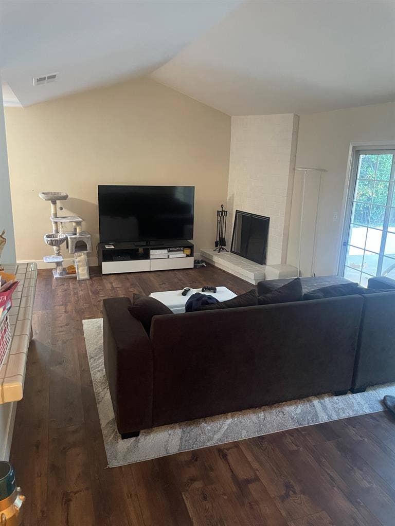 Private Room/Bath - Available