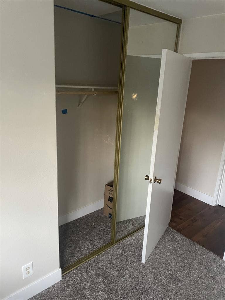 Private Room/Bath - Available