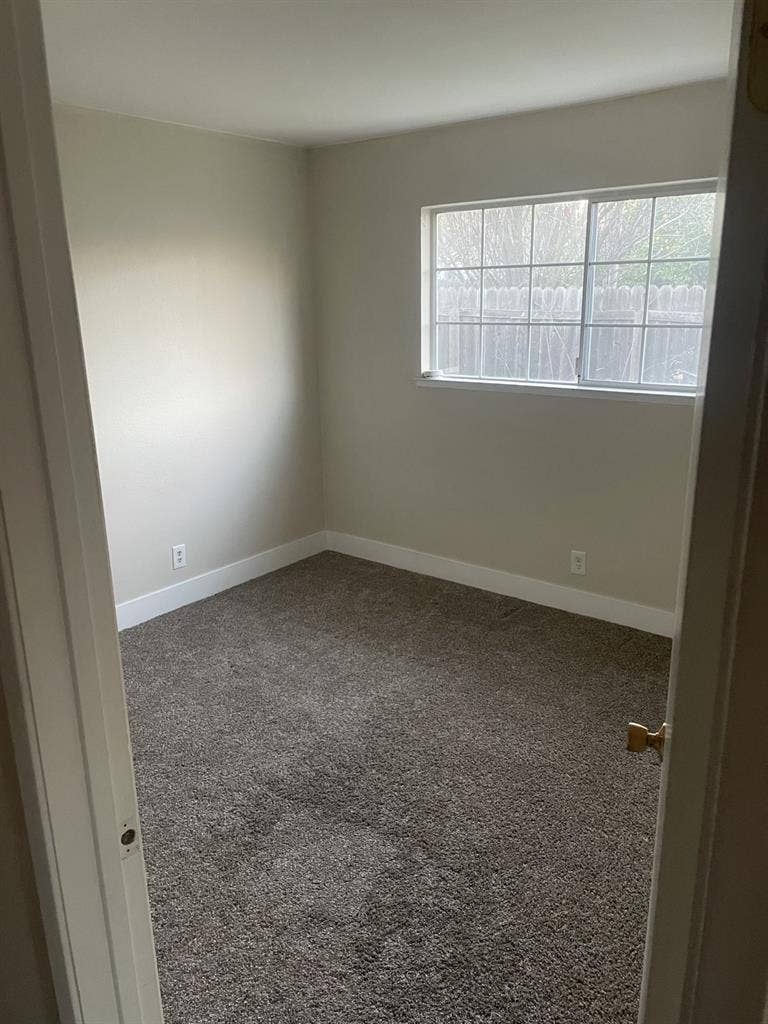 Private Room/Bath - Available