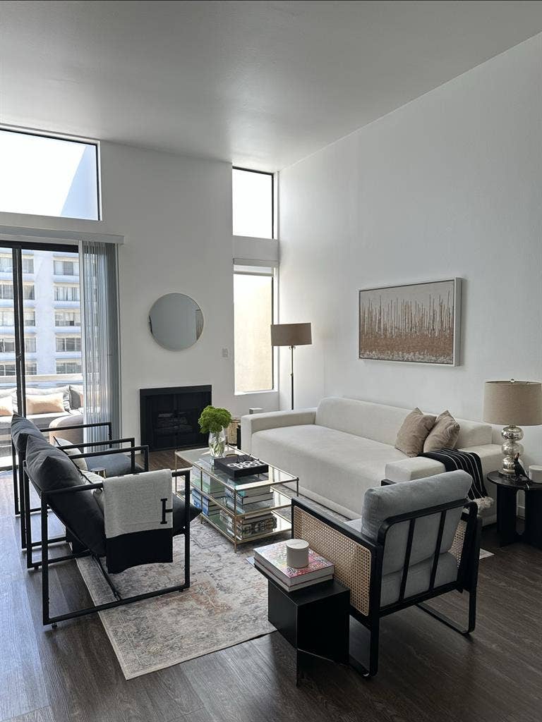 Modern,Spacious & Elegant Apartment