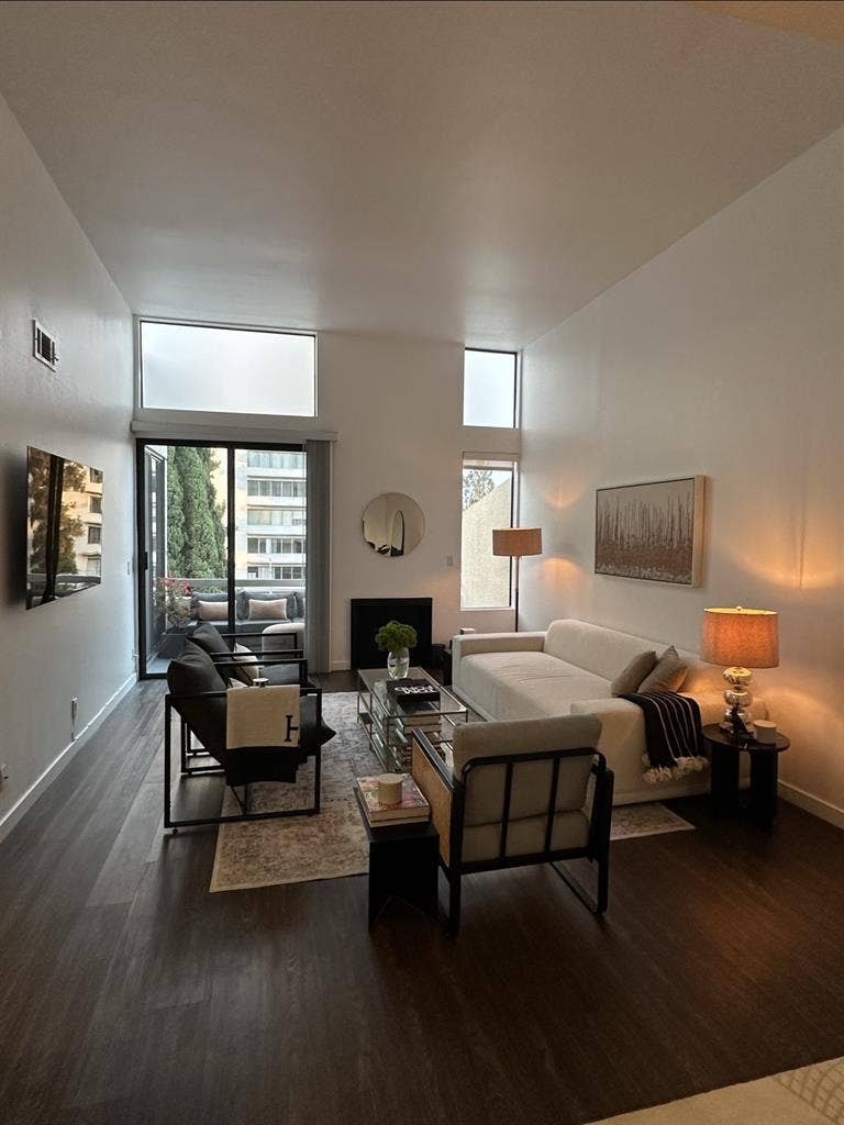 Modern,Spacious & Elegant Apartment