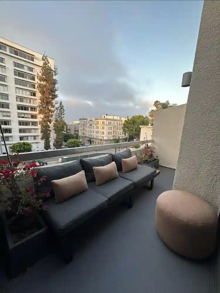 Modern,Spacious & Elegant Apartment