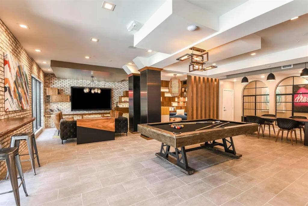 Spring Sublease FEMALE ONLY ()