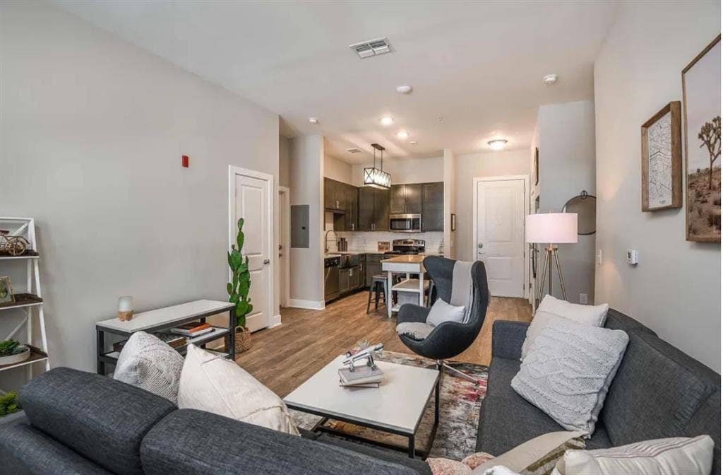 Spring Sublease FEMALE ONLY ()