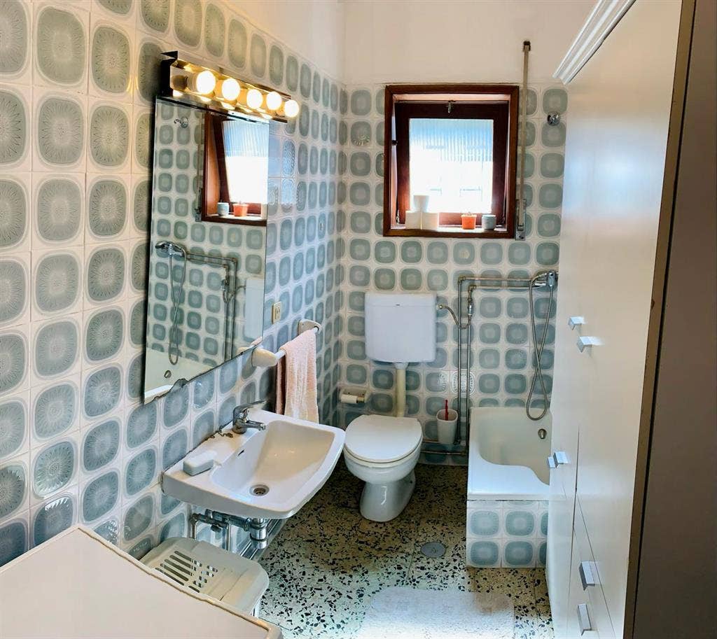 Looking for a roomate ASAP - I.P.O