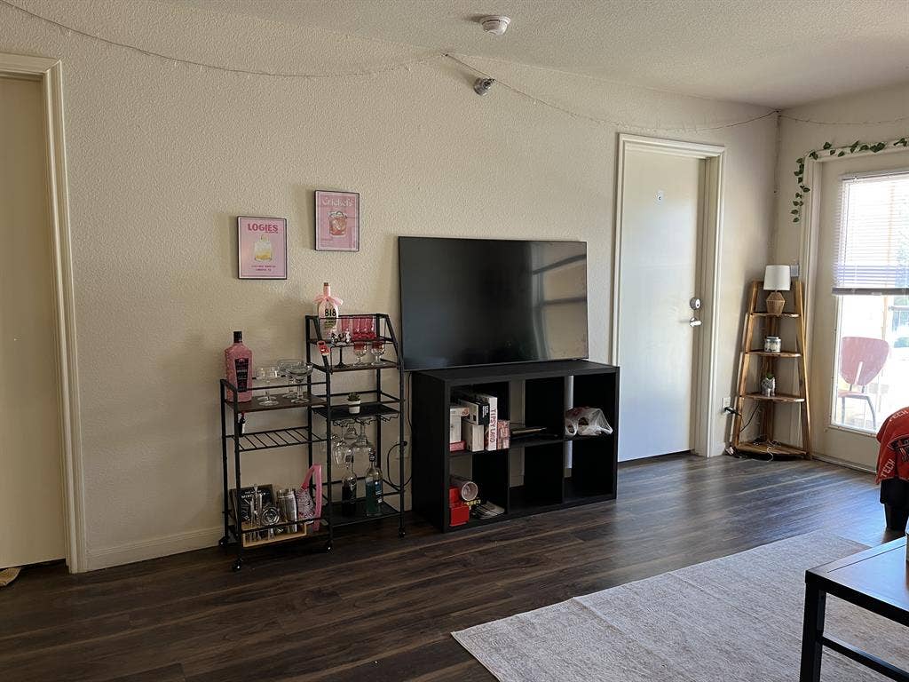 Room available for rent!