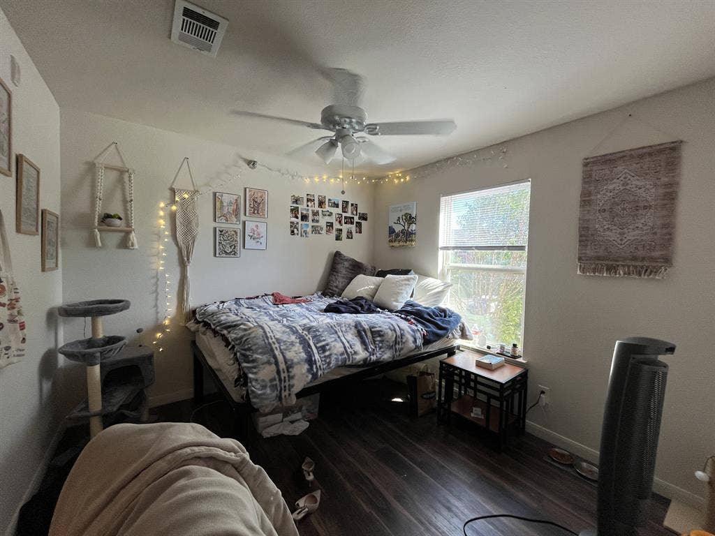 Room available for rent!