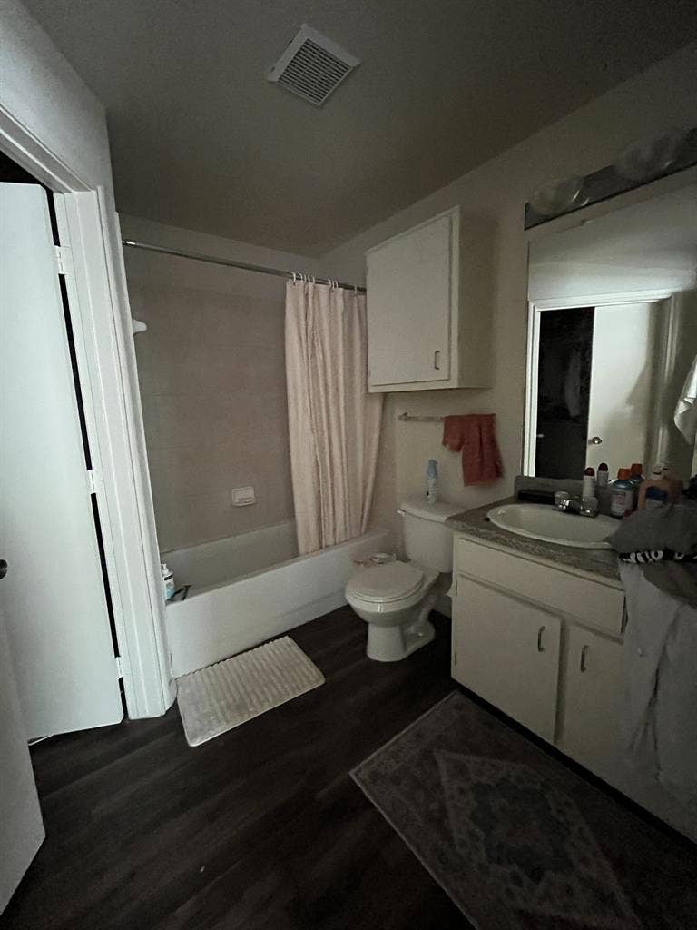 Room available for rent!