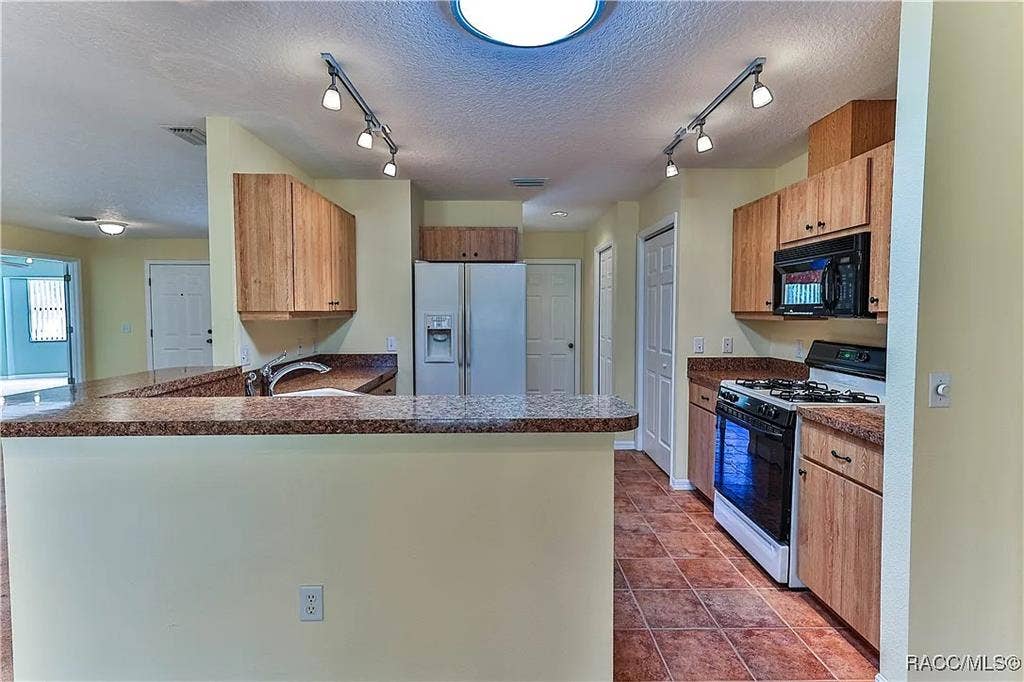 Huge home for rent!!