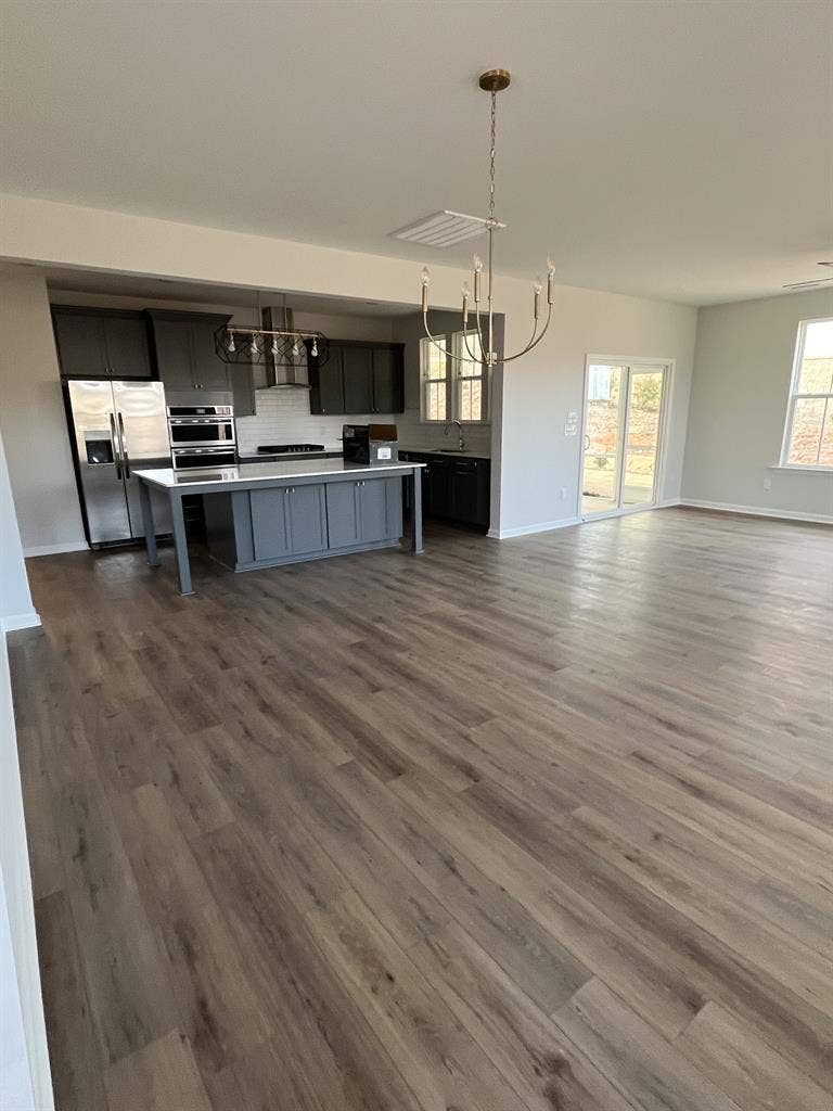 2 rooms available for rent.