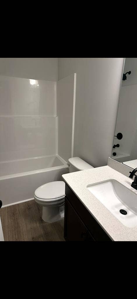 2 rooms available for rent.