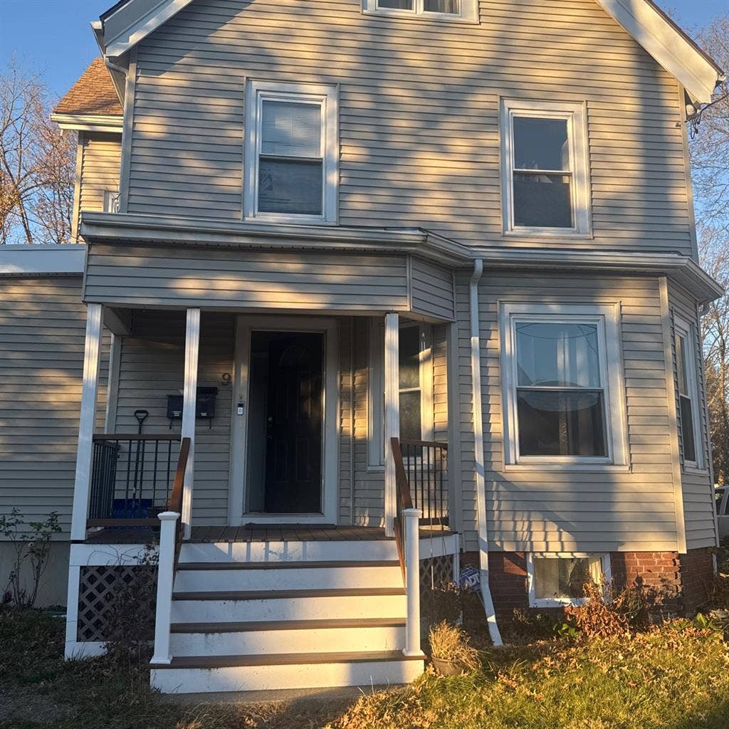 Floor for rent- Saugus,MA.