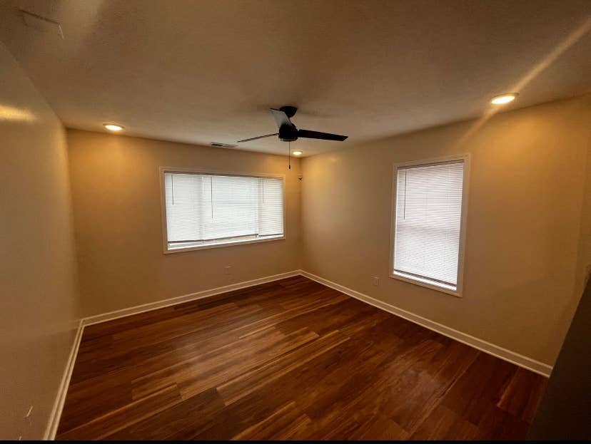 Modern  Bath available Aug ’