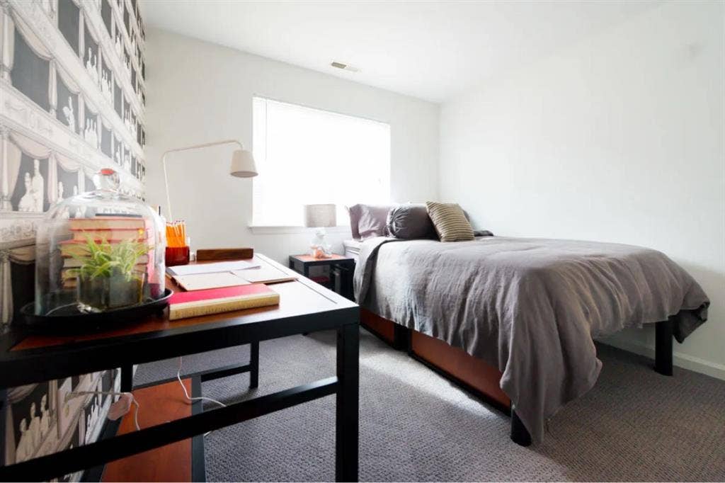 Looking for female roommate