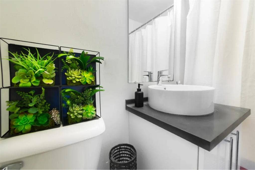 Looking for female roommate