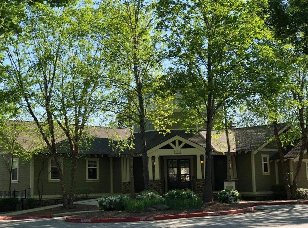 DECEMBER b room Sublease