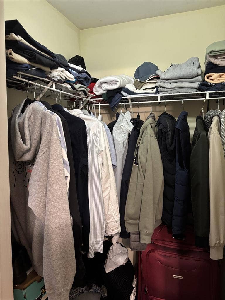 DECEMBER b room Sublease