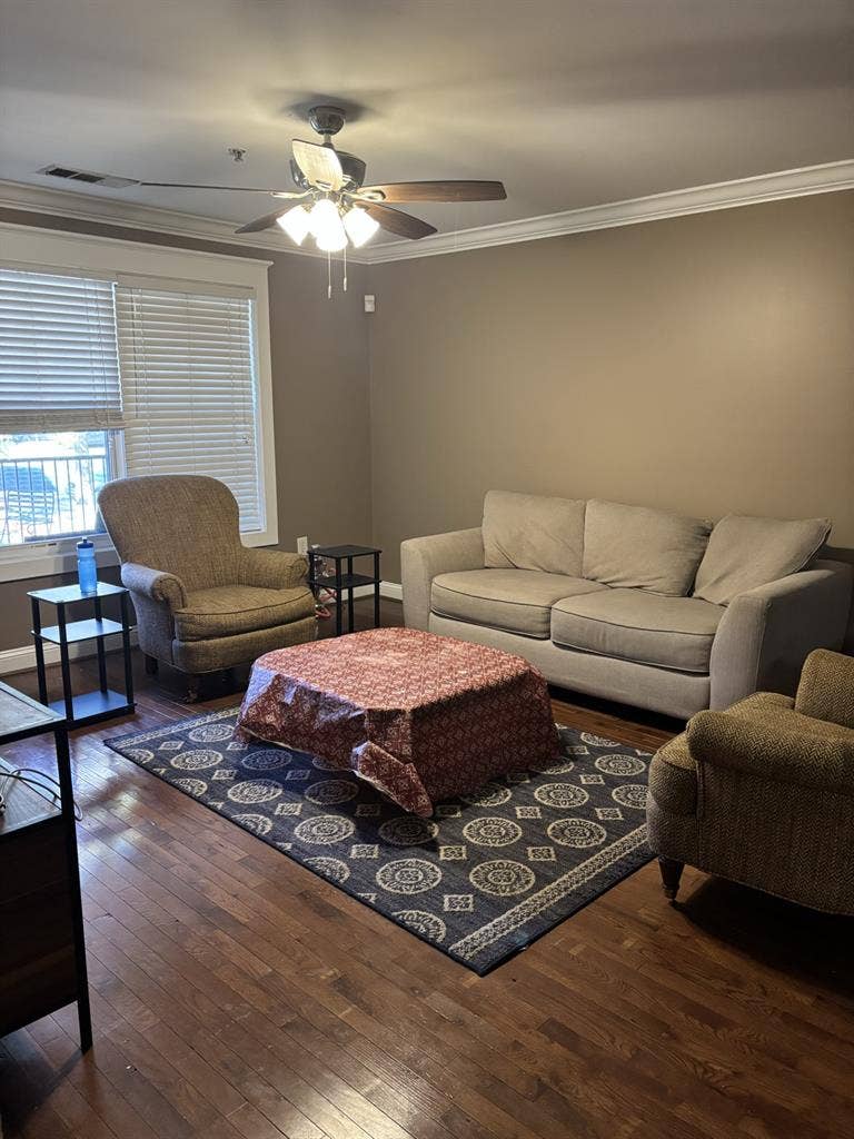 DECEMBER b room Sublease