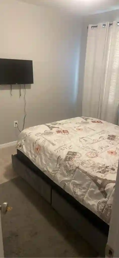 Quite and peaceful neighborhood .