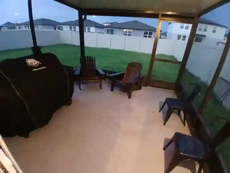 Quite and peaceful neighborhood .