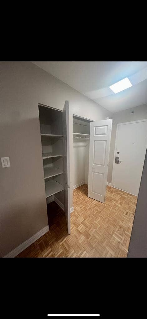 URGENT:LOOKING FOR FEMALE ROOMMATE