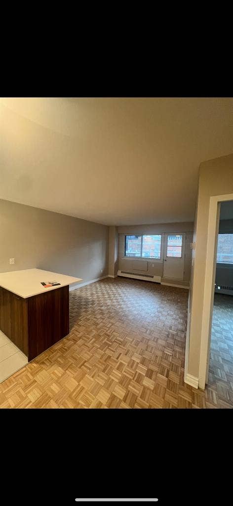 URGENT:LOOKING FOR FEMALE ROOMMATE