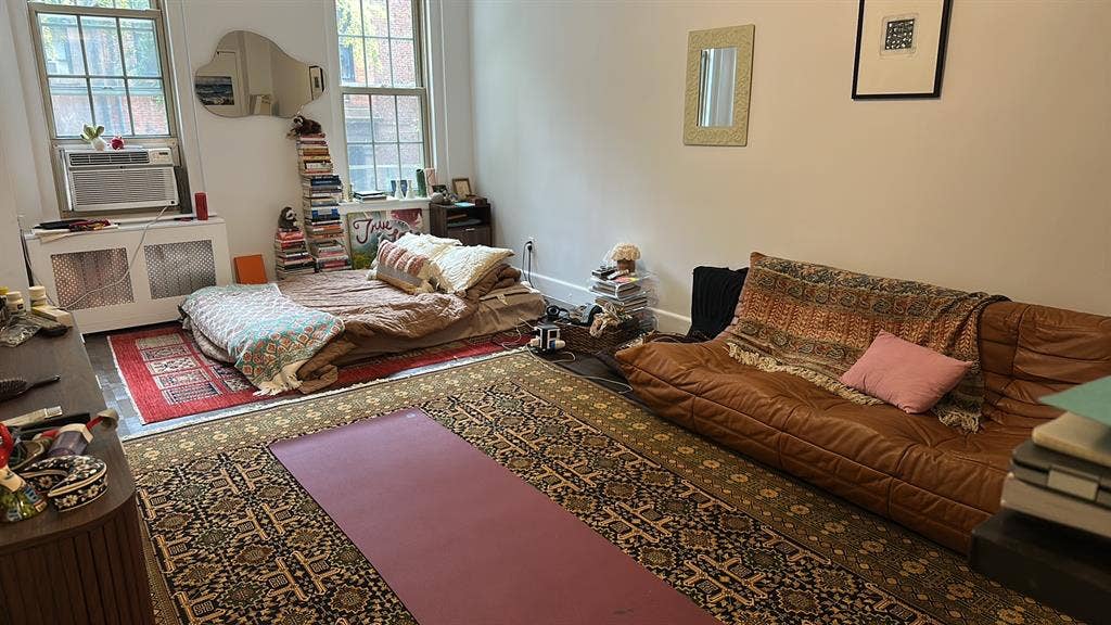 Sunny spacious studio- Greenwich V