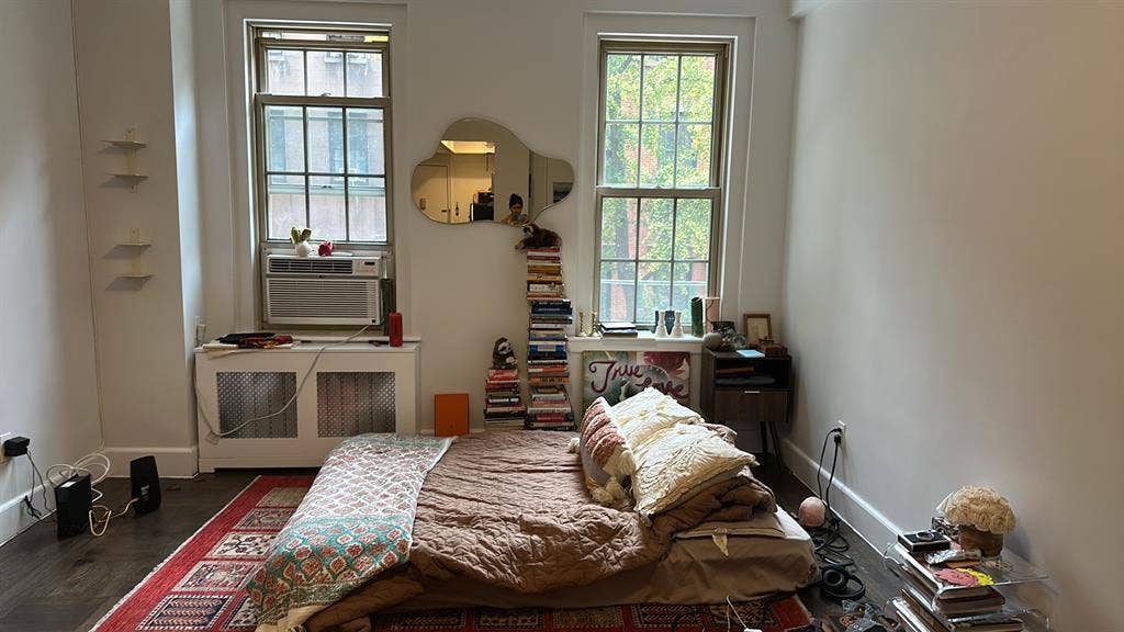 Sunny spacious studio- Greenwich V