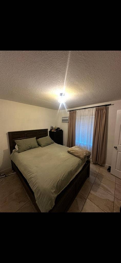 Seeking Roommates - Pompano Beachh