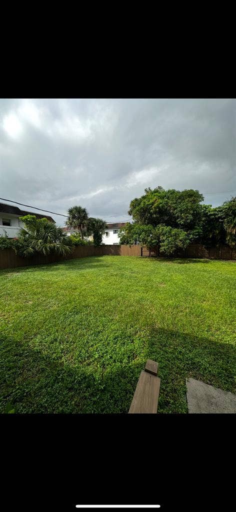 Seeking Roommates - Pompano Beachh