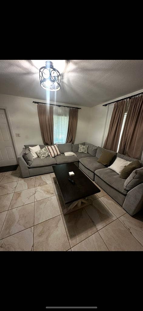 Seeking Roommates - Pompano Beachh