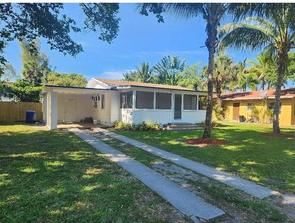 Seeking Roommates - Pompano Beachh