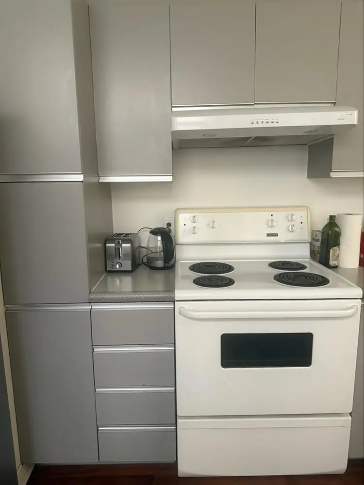 DOWNTOWN ROOM AVAILABLE IN DECEMBER