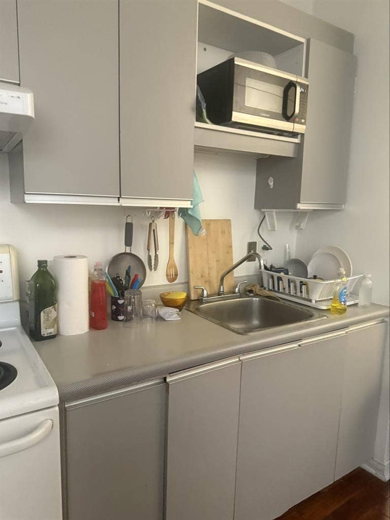 DOWNTOWN ROOM AVAILABLE IN DECEMBER