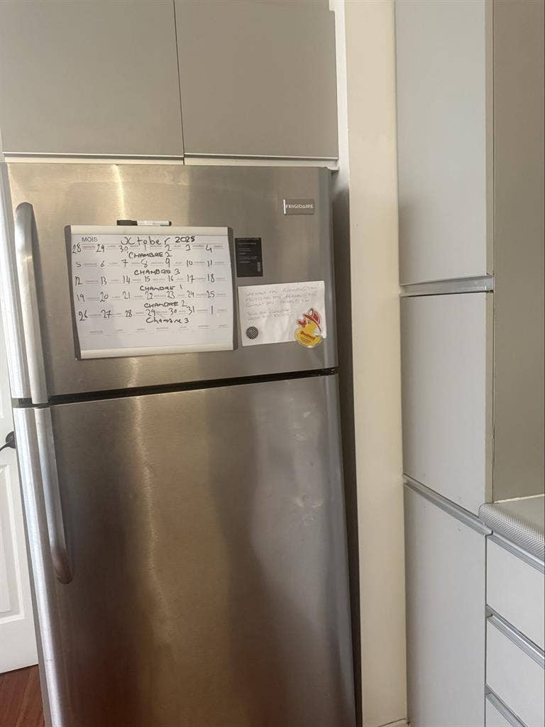 DOWNTOWN ROOM AVAILABLE IN DECEMBER