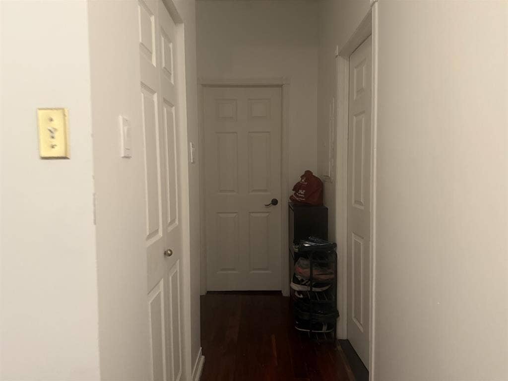 DOWNTOWN ROOM AVAILABLE IN DECEMBER