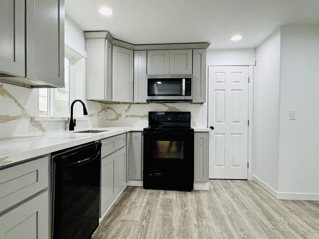 Brandnew apartment in Bothell