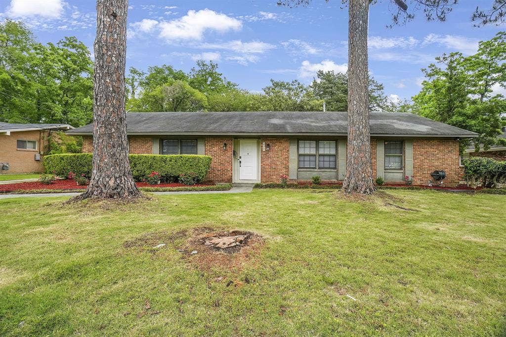 7 BR in Montgomery
