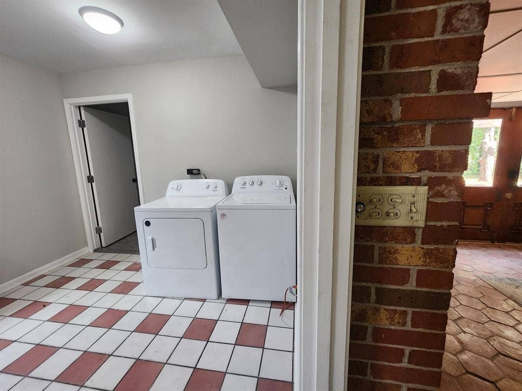 7 BR in Montgomery