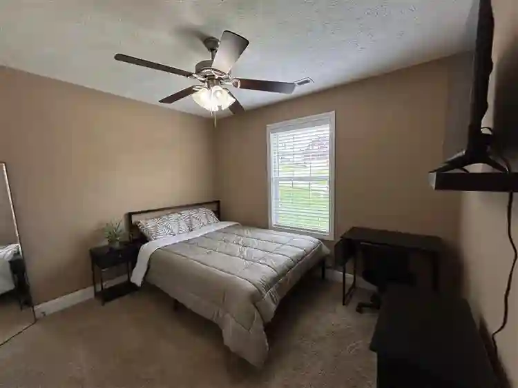 1 BR in Clarksville