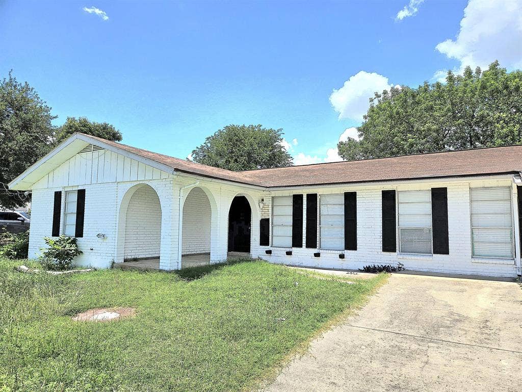 6 BR in Seguin