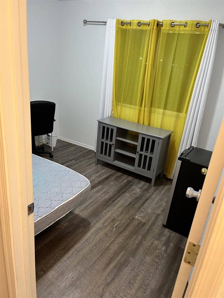 Private Room with Shared Bath