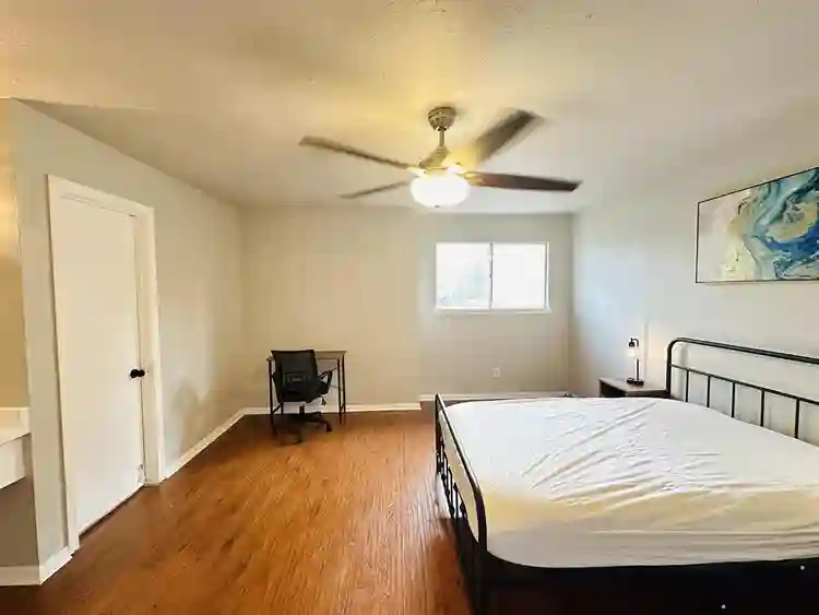 8 BR in Houston