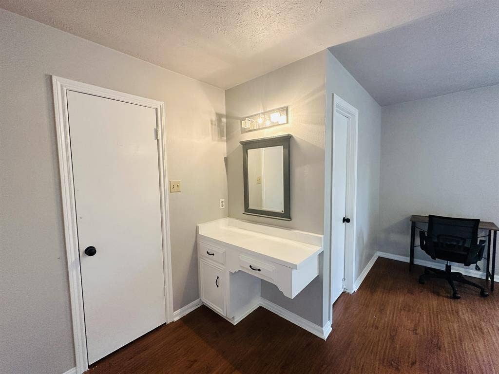 8 BR in Houston