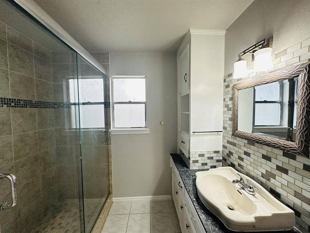 8 BR in Houston